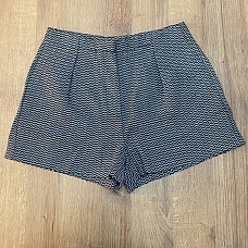 Short STRADIVARIUS – taille 36