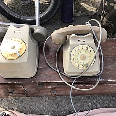 Téléphone ancien à cadran rotatif vintage